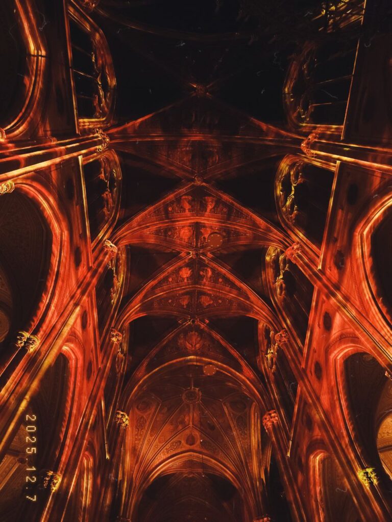 沃蒂夫教堂燈光秀 